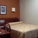 奥维特恩斯酒店 *