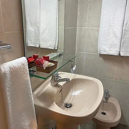 Ovetense Szálloda *